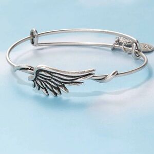 &LIVY Silver Angel Wing Bracelet
